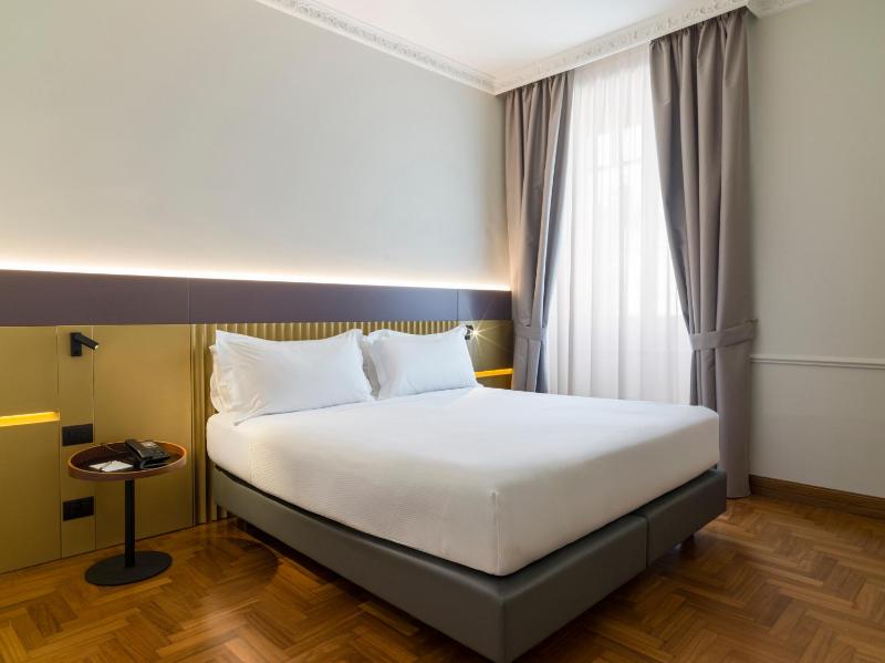 Double or Twin Room image 3