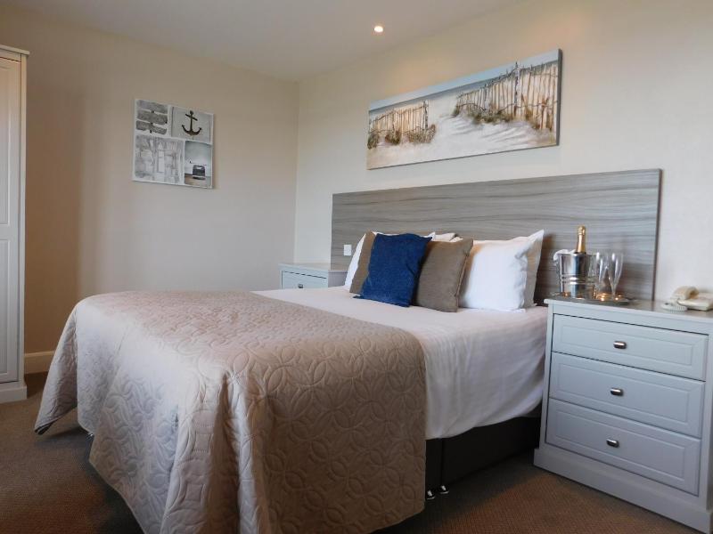 Spacious Double Room, Sea View image 3