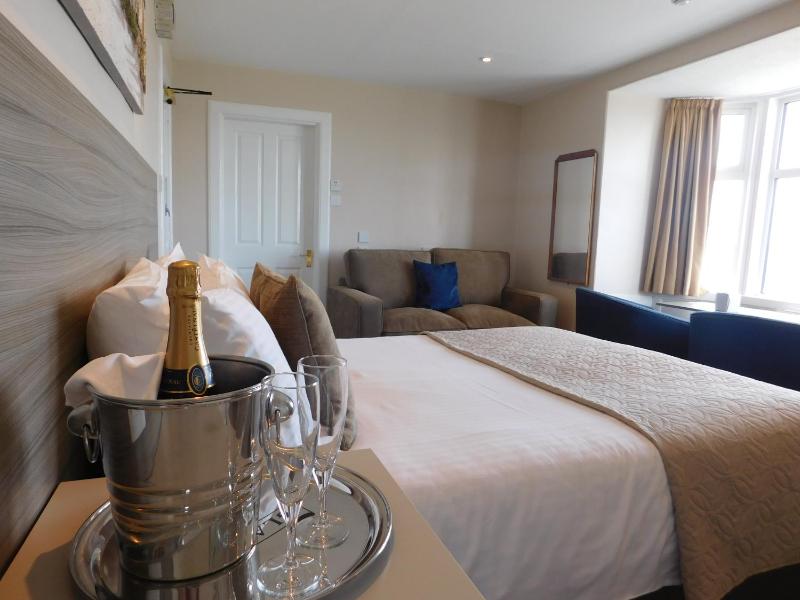 Spacious Double Room, Sea View image 4