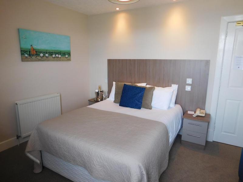 Double Room with Sea View image 2