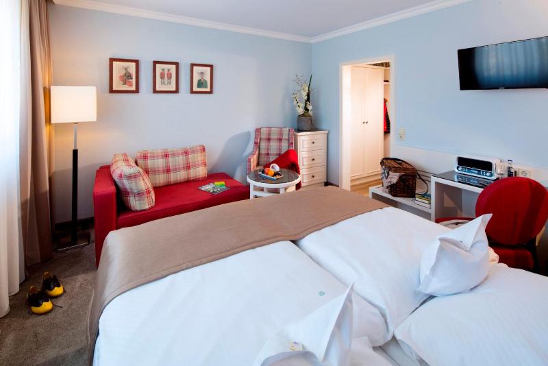 Deluxe Double Room image 4