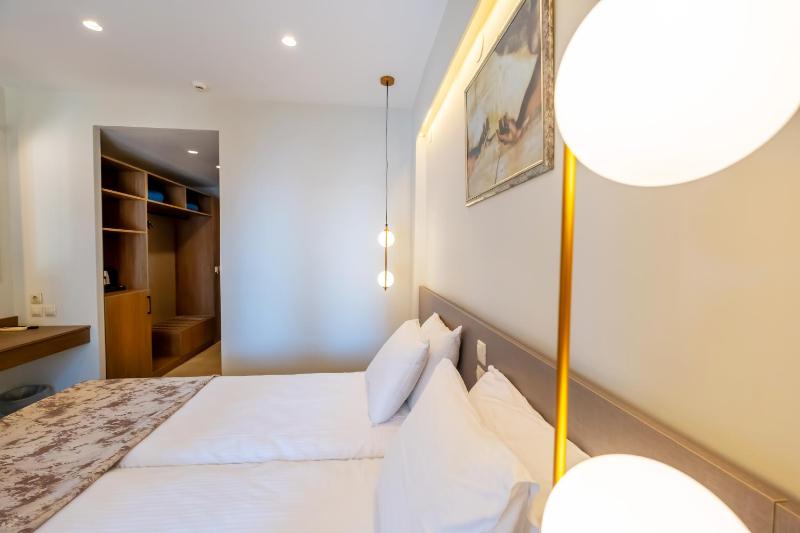 Deluxe Double Room with Sea View image 1