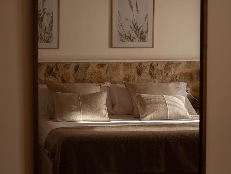 Superior Double or Twin Room with Mountain View image 3