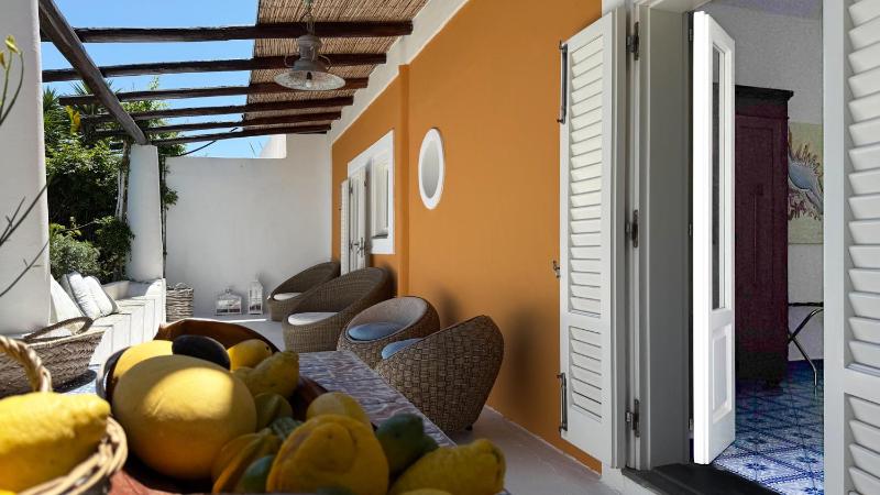 Superior Triple Room image 3