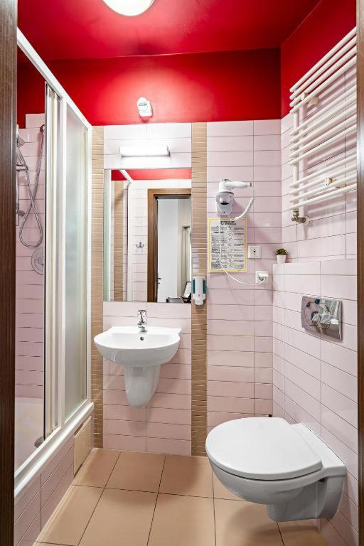 Deluxe Twin Room image 1