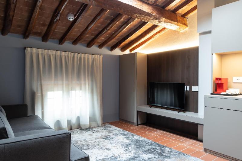 Standard Double Room image 3