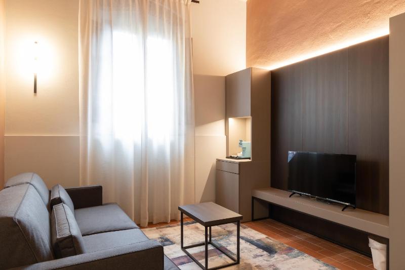 Standard Double Room image 2