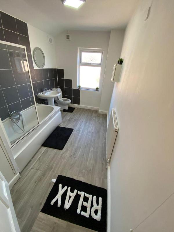 Cosy 2-Bed House - Sleeps 5 Garden & Pet-Friendly - image 15