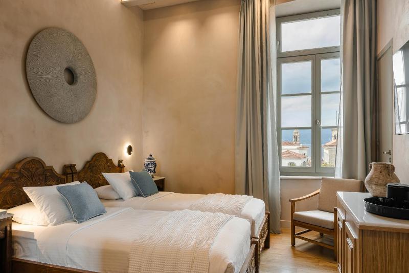 Superior Double Room image 3