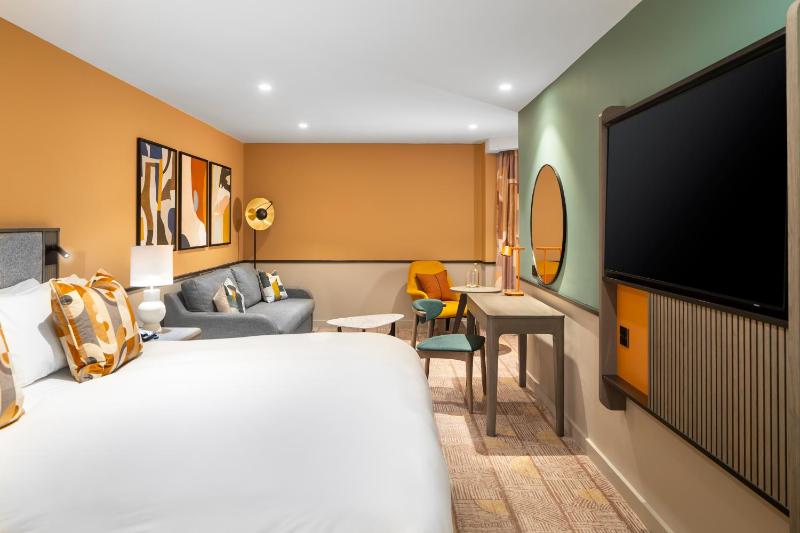 Super Premium King Room with Sofa Bed and Garden View image 2
