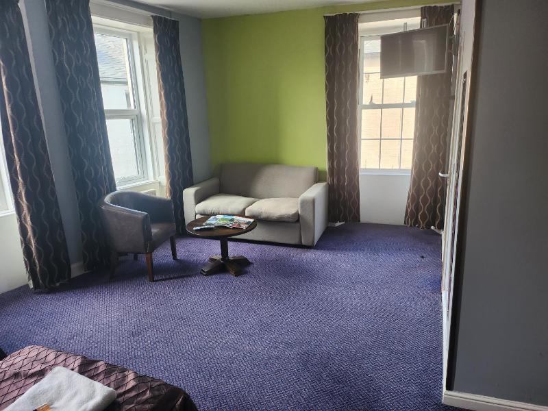 Superior Twin Room image 3
