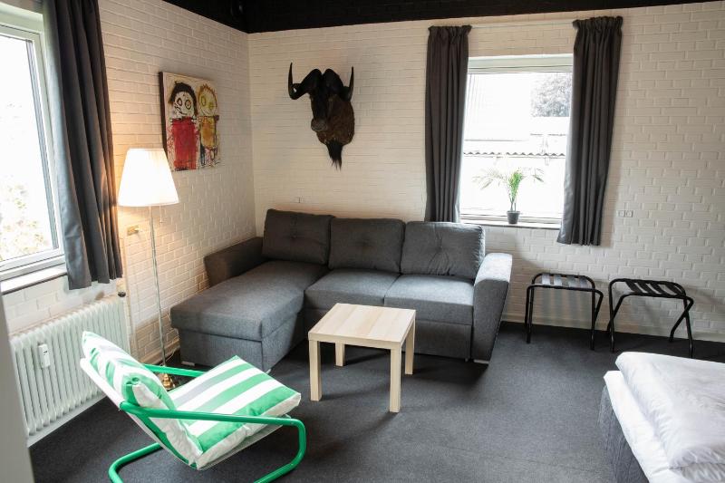 Two-Bedroom Deluxe Apartment image 4