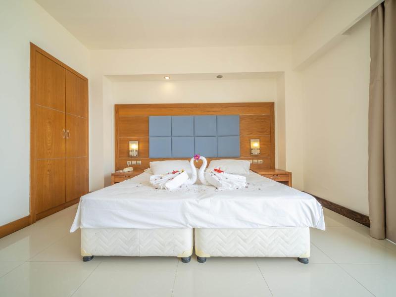 Family Room with Garden View image 1