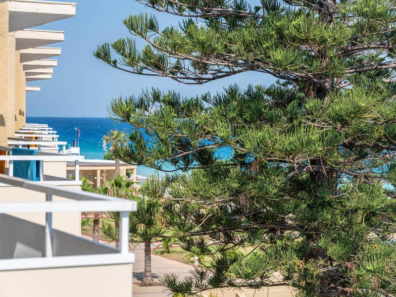 Double Room with Sea View image 4