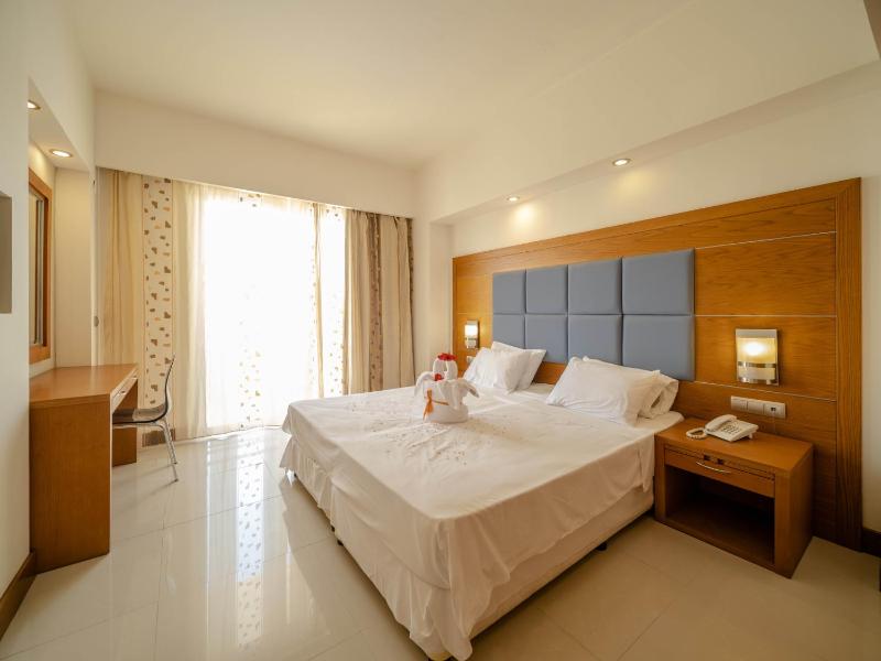  Family Room with Garden View (2 Adults + 1 Child) image 1