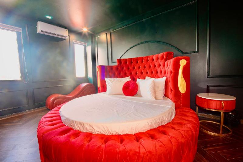 Royal Boutique Hotel - image 4