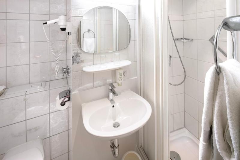 Deluxe Single Room image 3