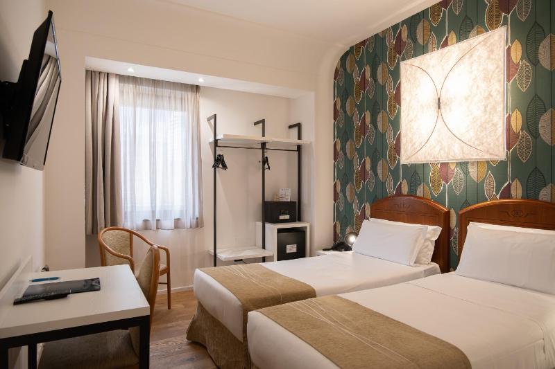 Double or Twin Room image 4