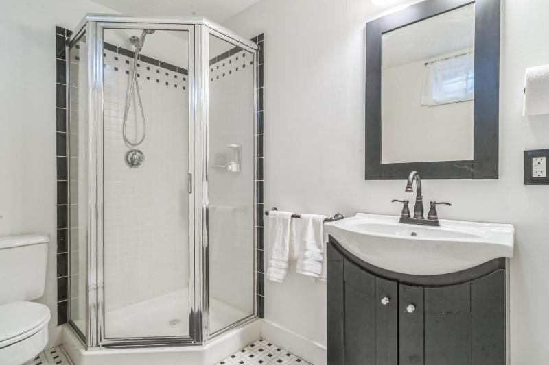 Three-Bedroom House image 4
