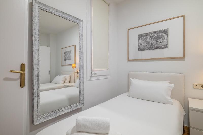 Stay Unique Apartment Creu Coberta II - image 5