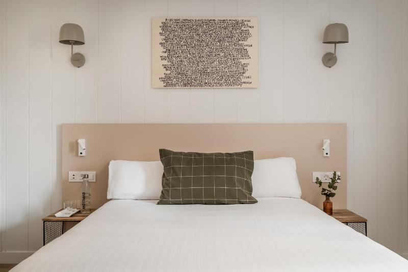 Standard Double Room image 3