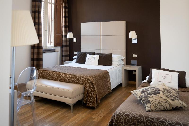 Suite 70 Luxury Collection - image 5