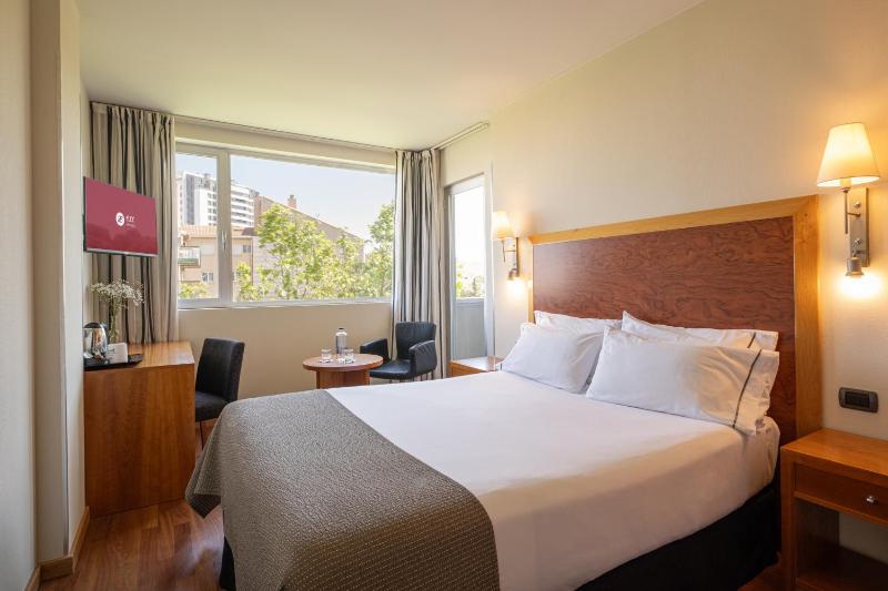 Double Room with Balcony image 1