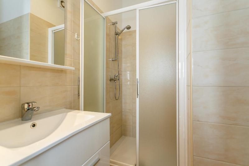 One-Bedroom Apartment image 2