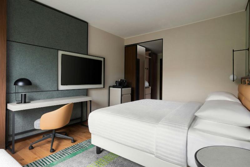 Executive King Room image 4