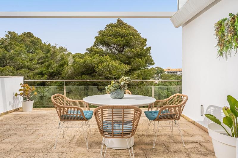 Apartamento con aire acondicionado y gran piscina! - image 8