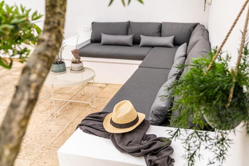 Apartamento con aire acondicionado y gran piscina! - image 24