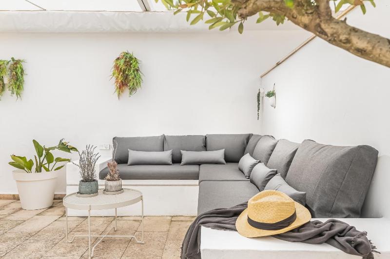 Apartamento con aire acondicionado y gran piscina! - image 18