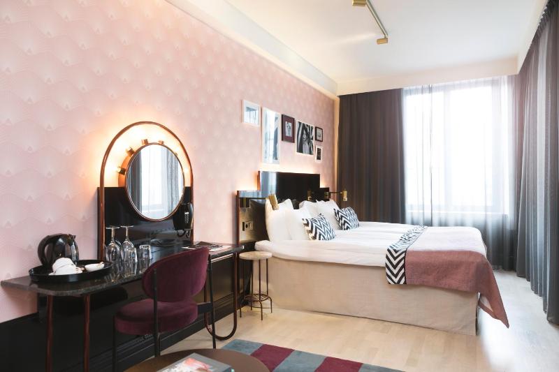 Large Double Room image 3