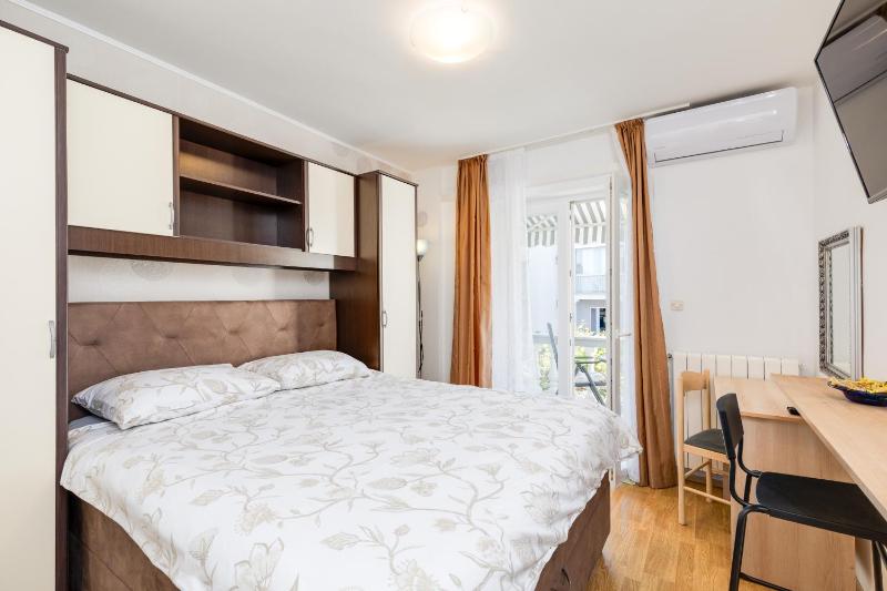 Double Room with Balcony image 1