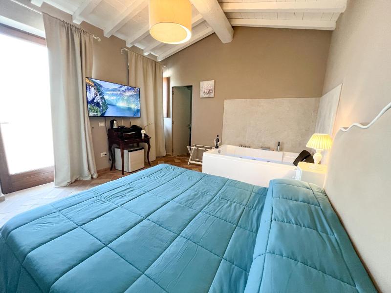 Double Room with Spa Bath image 3
