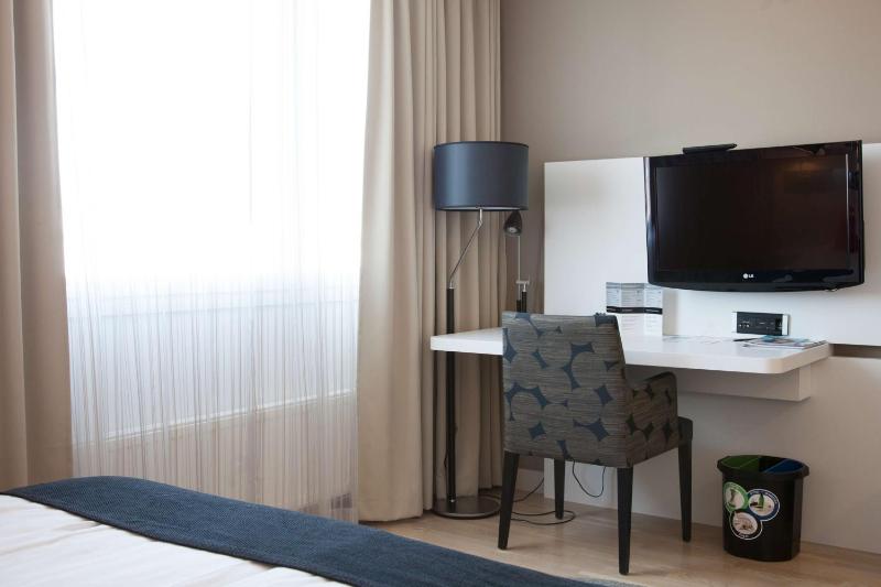 Standard Twin Room image 3