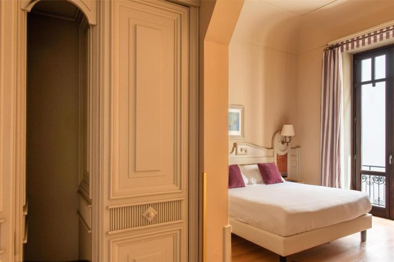 Standard Double Room image 3