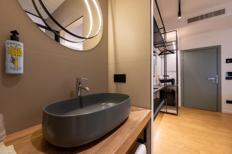 Superior Double Room image 3