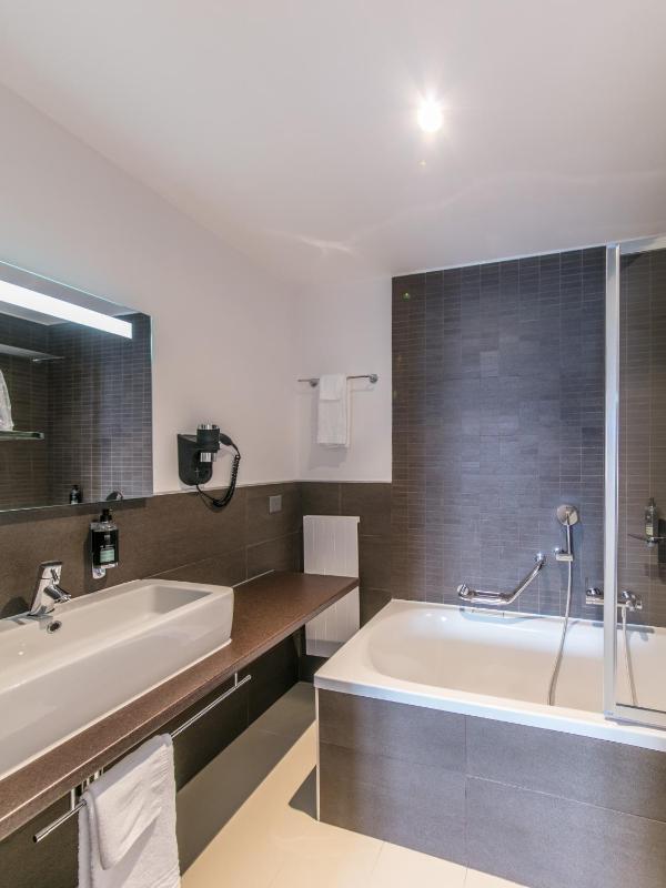Junior Suite with Balcony image 2