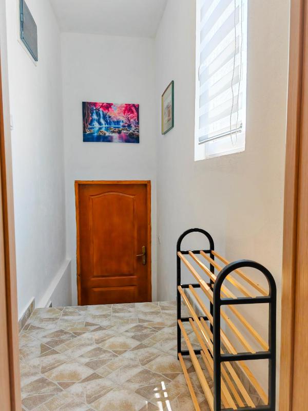 Zora Apartments - image 2