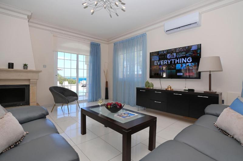 Villa Oceania - Beachfront - image 3