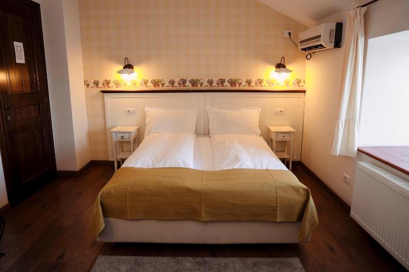 Double Room image 1