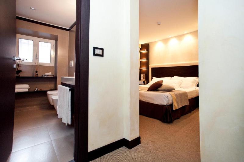 Double or Twin Room image 3
