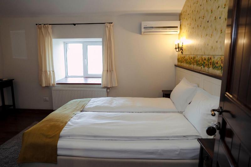 Double Room image 2