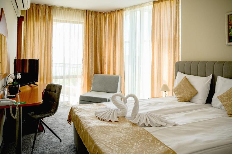 Double Room image 1