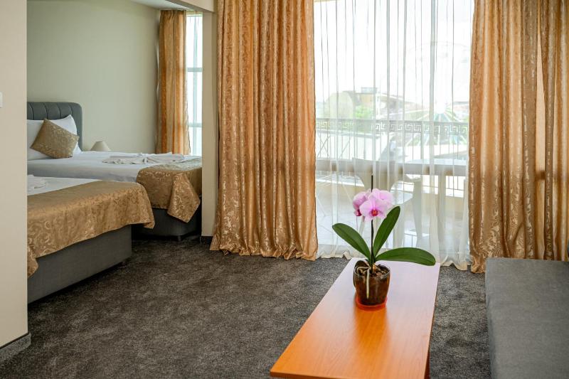 Junior Suite (2 Adults + 2 Children) image 4