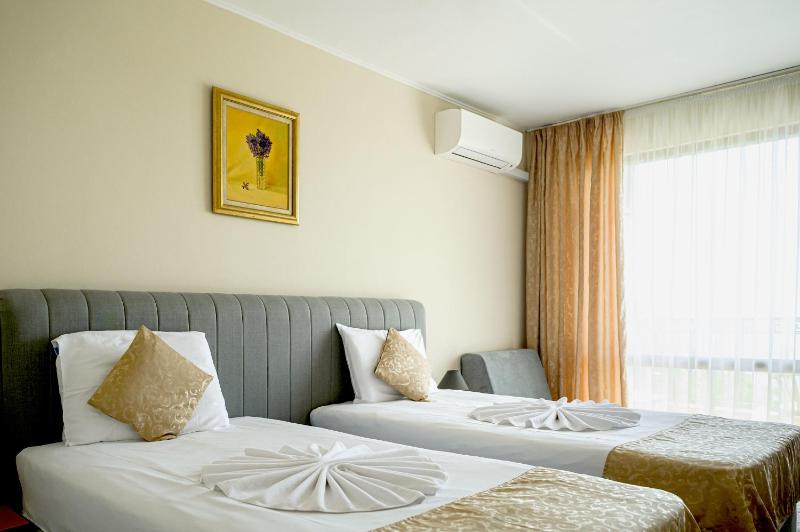 Double Room (2 Adults + 1 Child ) image 1