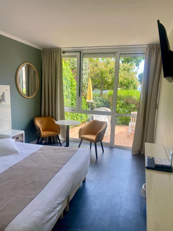 Double Room  sea side  - Ground Floor image 1