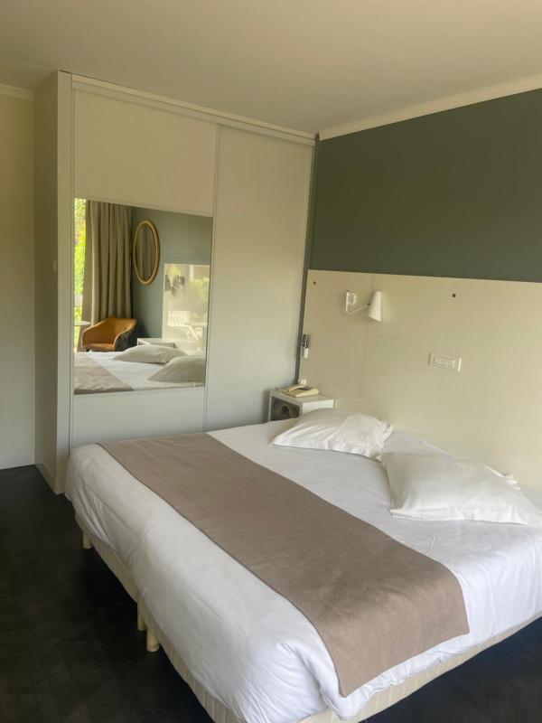 Double Room  sea side  - Ground Floor image 3