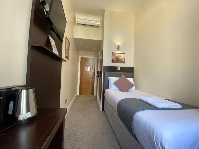 Single Room image 3
